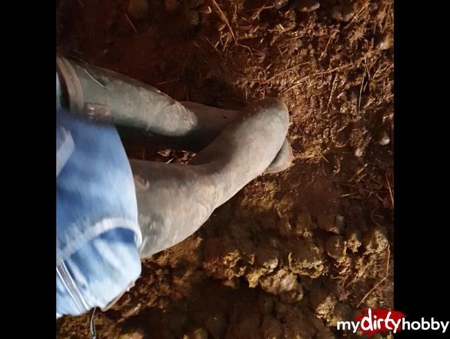 Stallpiss in Gummireitstiefel user-t-shirt fick und matschen